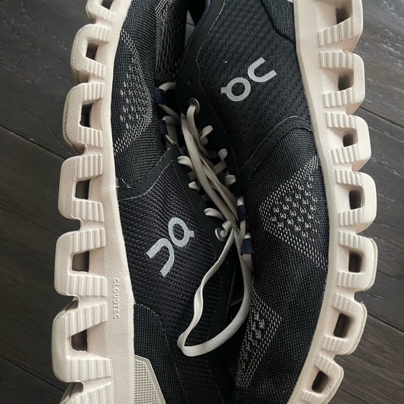 ON Running Cloudswift Sneakers Size 9 Black White CloudTec Lightweight Trainers - Picture 1 of 5